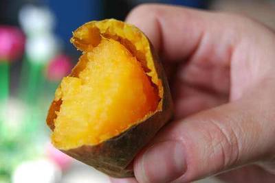 红薯、柿子和鸡蛋同食会中毒？营养师揭晓真相，薯类销售不受影响